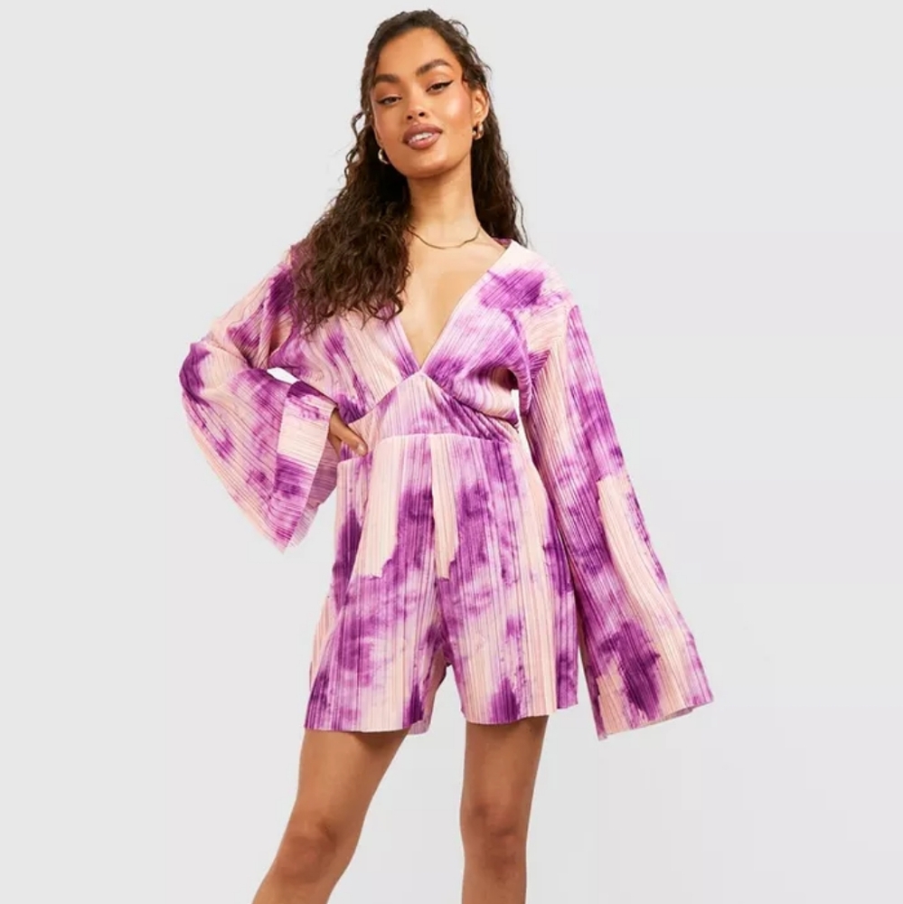BNWT BooHoo ABSTRACT PLISSE FLARE SLEEVE ROMPER